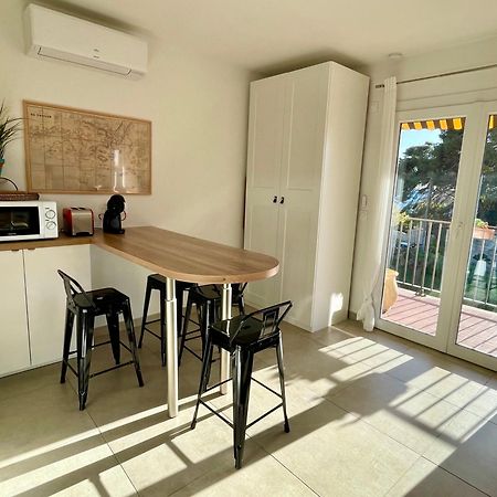 Appartement Cosy Vue Mer A 50 M De La Plage - Refait A Neuf Et Climatise Le Pradet Kültér fotó