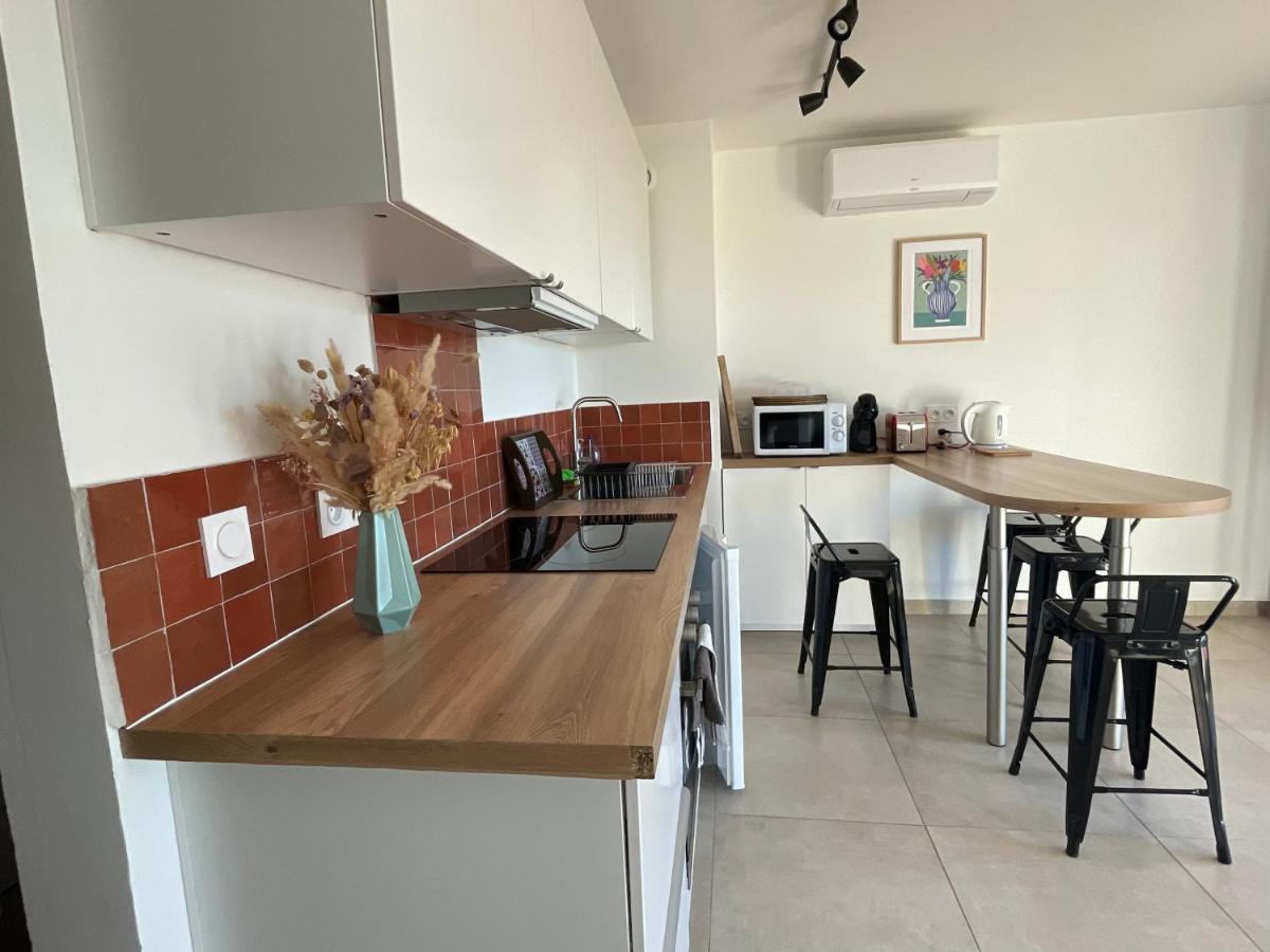 Appartement Cosy Vue Mer A 50 M De La Plage - Refait A Neuf Et Climatise Le Pradet Kültér fotó