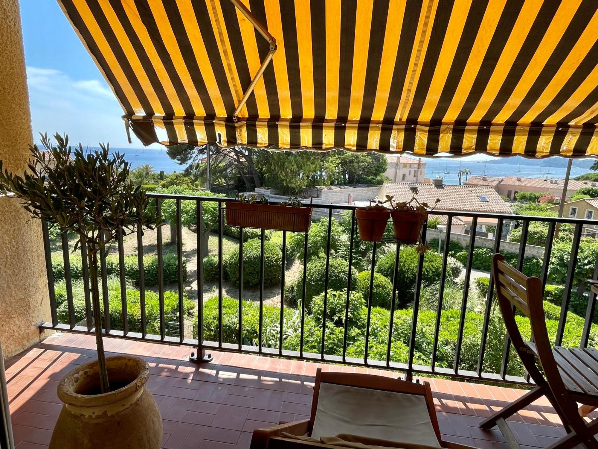 Appartement Cosy Vue Mer A 50 M De La Plage - Refait A Neuf Et Climatise Le Pradet Kültér fotó