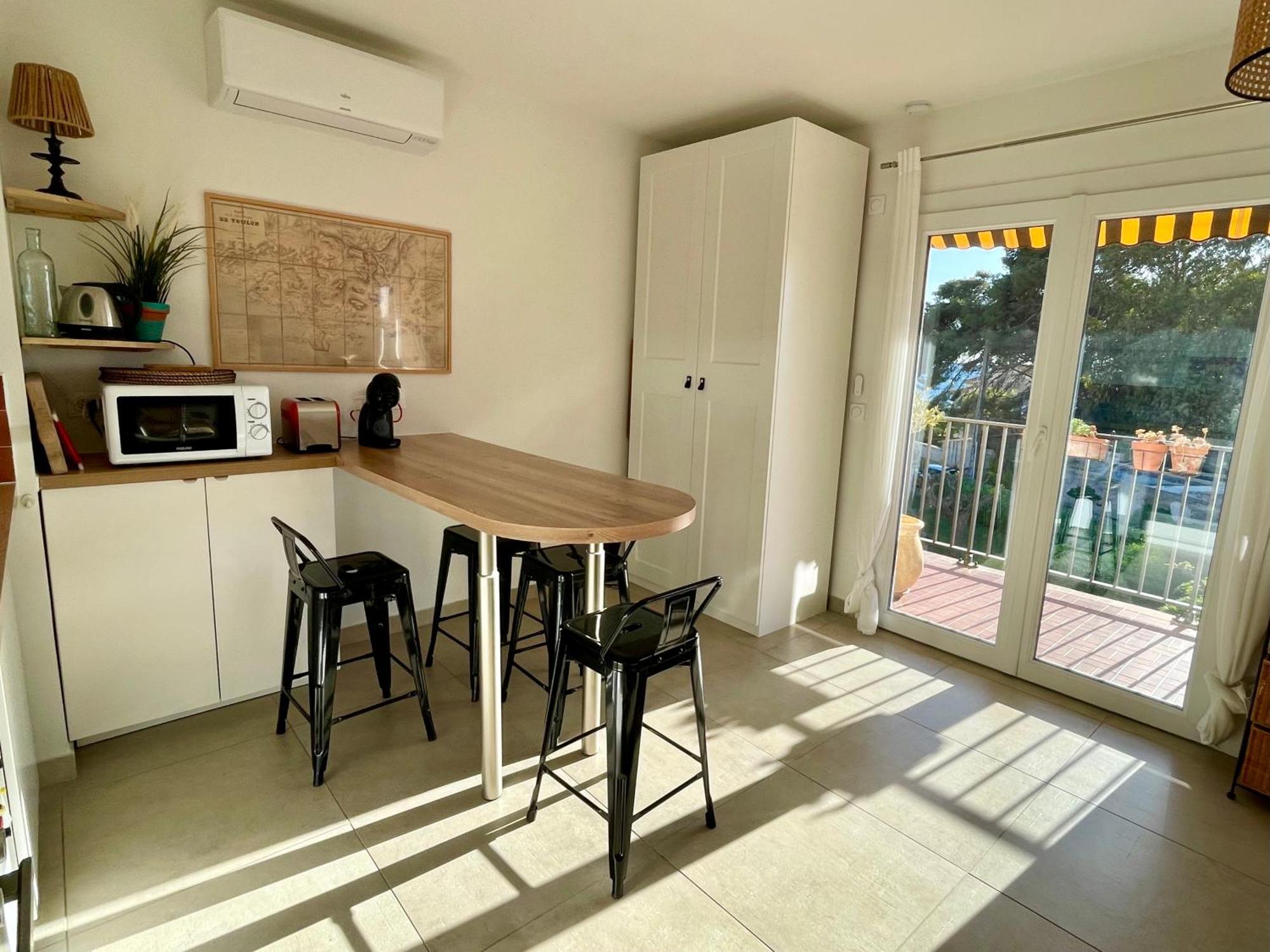 Appartement Cosy Vue Mer A 50 M De La Plage - Refait A Neuf Et Climatise Le Pradet Kültér fotó