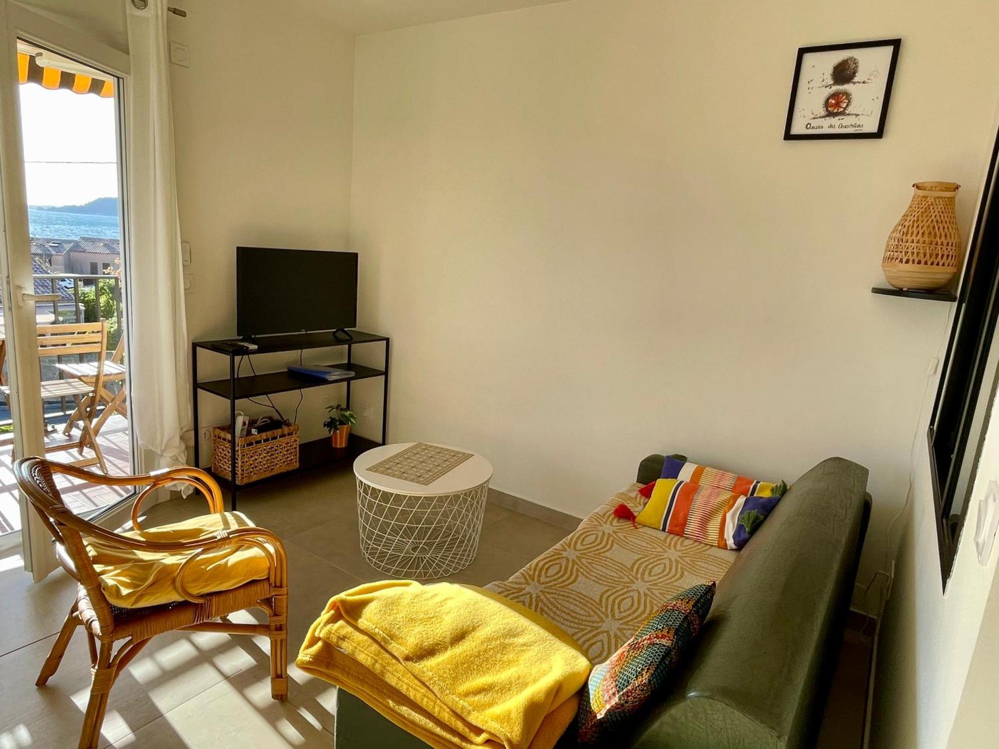 Appartement Cosy Vue Mer A 50 M De La Plage - Refait A Neuf Et Climatise Le Pradet Kültér fotó